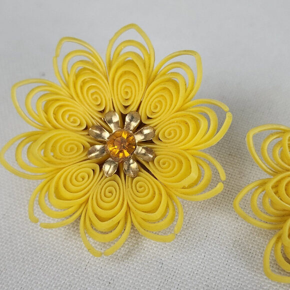 Vintage Yellow Celluloid Floral Clip On Earrings - Picture 2 of 5